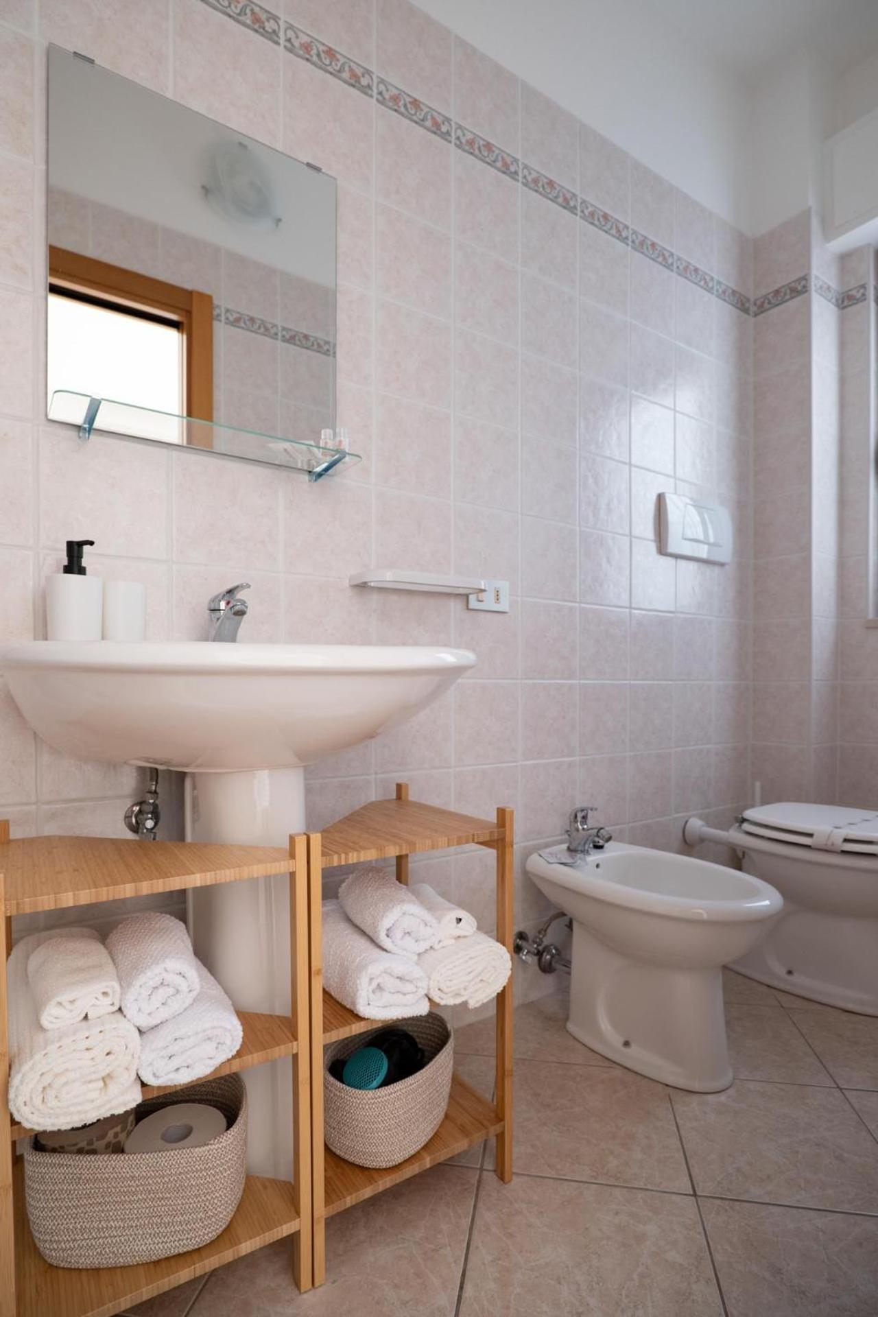 Residence Lido Dei Pini マッティナータ エクステリア 写真