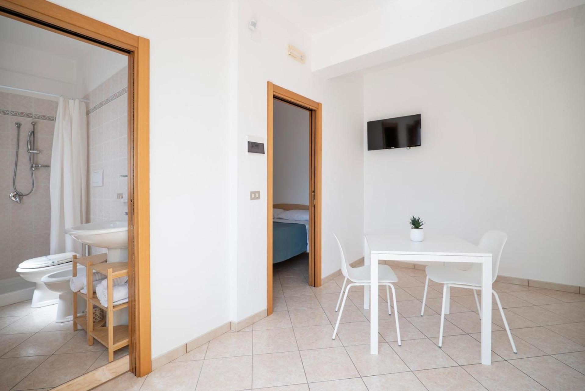 Residence Lido Dei Pini マッティナータ エクステリア 写真